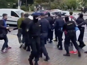 [video] Początek roku szkolnego na Białorusi… Liczne zatrzymania protestujących studentów przez milicję i OMON