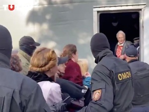 Dramatyczne nagrania z Białorusi. Brutalne działania milicji podczas Marszu Kobiet w Mińsku