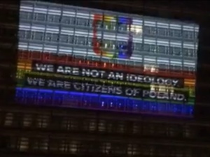 [video] Kłamstwo triumfuje. Iluminacja budynku KE w proteście przeciwko rzekomym strefom wolnym od LGBT