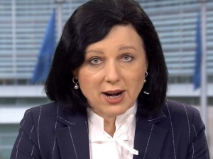 Komisarz Jourova zapewnia der Spiegel: Nasza uwaga skupia się Polsce i Węgrzech