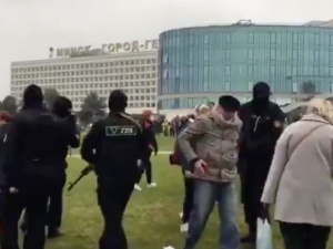 [Video] Trwają protesty na Białorusi. Świadkowie informują o rannych podczas starć
