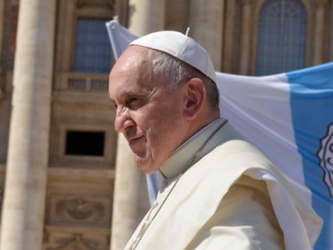 Papież: Marzę o Ziemi, która chroniłaby życie od chwili, gdy niewidzialne pojawia się w łonie matki 
