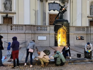 Piękna akcja Straży Narodowej! Warszawskie dzieci sprzatają stolicę po manifestacjach proaborcyjnych