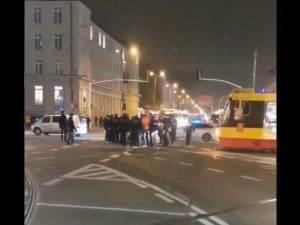 [video] Nareszcie. Policja sprawnie usuwa Strajk Kobiet przed Dworcem Wileńskim