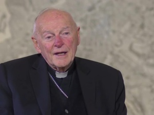 Watykan: McCarrick zapewniał bpa Dziwisza i Jana Pawła II o swej niewinności