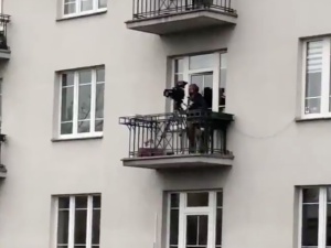 [Video] Co za zbieg okolicznosci! Kamera akurat przy podpalonym mieszkaniu!