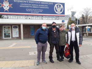 Tomasz Gutry w towarzystwie kolegów z redakcji opuścił szpital