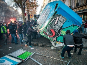 [video] Ogromne zniszczenia i wielu rannych bilansem wczorajszych demonstracji we Francji