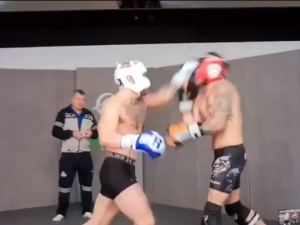 [VIDEO] Polak trenuje legendę UFC