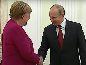 Merkel i Putin będą wspólnie produkować szczepionkę na koronawirusa? Są już pierwsze kroki