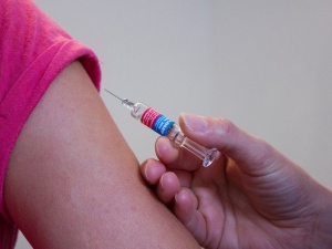 Oszust wstrzyknął 92-latce fałszywą szczepionkę przeciw Covid-19