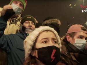 [Video] Ten widok po prostu przeraża... Dzieci podczas protestów krzyczą: Hej, hej aborcja jest ok