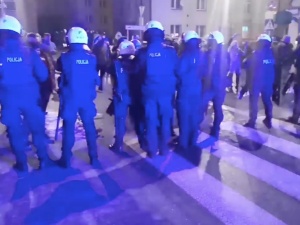 Zamieszki przed klubem w Rybniku. Doszło do starć z policją [WIDEO] 