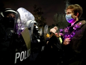 Uczestnicy Strajku Kobiet zniszczyli siedzibę Radia Poznań 