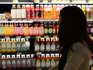 PKO BP: Podatek od sklepów wielkopowierzchniowych nie przełożył się istotnie na wzrost cen żywności