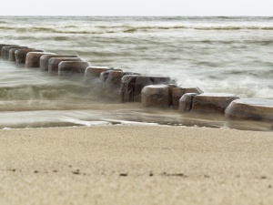 Ludzkie zwłoki na plaży w Ustroniu Morskim
