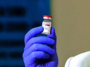 EMA: Korzyści ze stosowania szczepionki AstraZeneki przewyższają ryzyko działań niepożądanych
