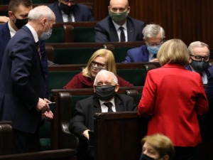 Nieoficjalnie: W weekend spotkanie Kaczyńskiego z Gowinem i Ziobrą. „Faktycznie sytuacja jest napięta”
