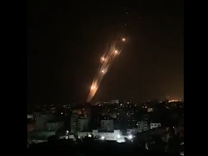 [video] Tak wyglądał atak rakietowy na Izrael ze Strefy Gazy. A tak kontratak izraelskiej obrony przeciwrakietowej