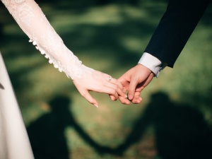 Formuła „ogłaszam was mężem i żoną”... homofobiczna. Szkocja: Kościół zmieni tekst przysięgi małżeńskiej