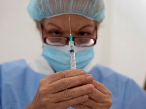 Eksperci raczej nie zalecą. Niemieckie media przeciwko szczepieniu dzieci na koronawirusa