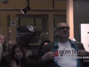 [video] Wojciech Korkuć na bankiecie Gazety Wyborczej: G***no Prawda. Uczestnicy mieli nietęgie miny