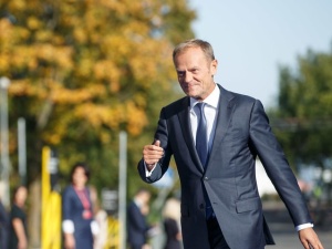 Tusk wróci do Polski, kiedy każe mu Angela Merkel. Rozbrajające słowa Suskiego
