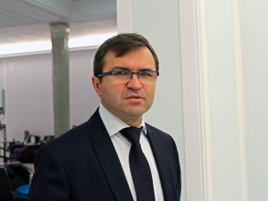 Girzyński odchodzi z PiS i zawiązuje nowe koło. Wiceminister nie przebiera w słowach: „Nie jest pępkiem świata”
