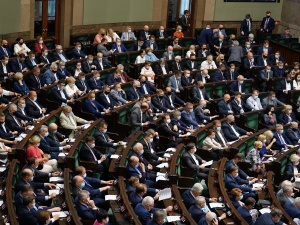 Troje posłów PiS powołało koło parlamentarne Wybór Polska. PiS traci większość w Sejmie