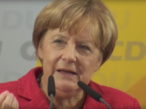 Premier Luksemburga zakażony Covid-19, na szczycie UE miał styczność z Angelą Merkel