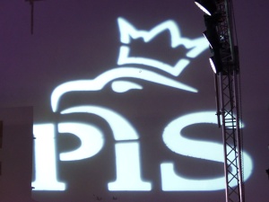 Czy PO ma szanse z PiS-em? Nowy sondaż nie pozostawia wątpliwości