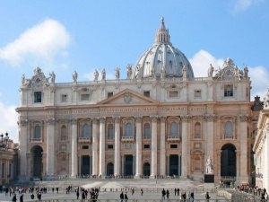  Kardynał Becciu i dziewięć innych osób stanie przed Trybunałem Watykańskim