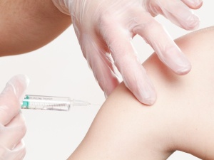 Przeciwciała po szczepionce na COVID-19 znikają po 6 miesiącach? Associated Press przytacza zatrważające badania z Chin