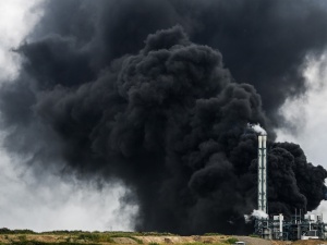 IMGW: Toksyczna chmura dymu po wybuchu w fabryce chemicznej w Leverkusen zbliża się do Polski