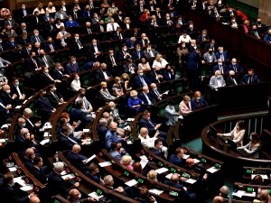 Projekt ustawy „Stop LGBT” wraca do Sejmu. Podpisy złożyła fundacja Kai Godek