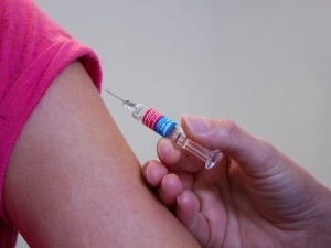 MZ: Jest możliwość szczepienia nastolatków przeciwko COVID-19 nowym preparatem