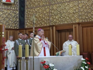 W Katedrze Polowej WP trwa msza św. z okazji święta Wojska Polskiego