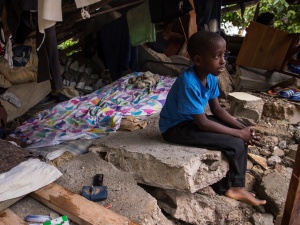 Haiti: Pół miliona dzieci błąka się po ulicach, przeżyły śmierć rodziców i utratę domu