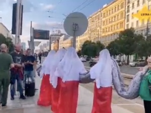 [video] Skrajny hejt opozycji ulicznej wobec Kukiza: Idziemy z tą szmatą w p....u