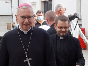 Episkopat: Winniśmy okazać gościnność, z zachowaniem prawa, gwarantującego bezpieczeństwo 