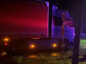 [VIDEO] TIR z pomocą humanitarną dla imigrantów na granicy ciągle stoi zatrzymany na białoruskiej granicy