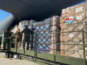 Wietnam. Blisko 8 ton pomocy humanitarnej z Polski przyleciało do Sajgonu