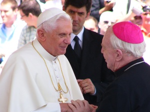 Apel Benedykta XVI do Europy: Kto błądzi co do tego, kim jest człowiek, atakuje samego Boga