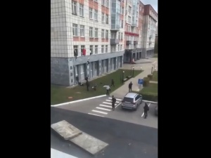 [VIDEO] Rosja: Strzelanina na terenie uniwersytetu w Permie. Liczba zabitych wzrosła do ośmiu
