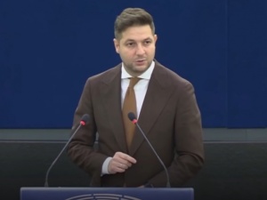 „Polska powinna wysłać do TSUE wniosek o kary dla Czech za korupcję”. Patryk Jaki nie przebierał w słowach