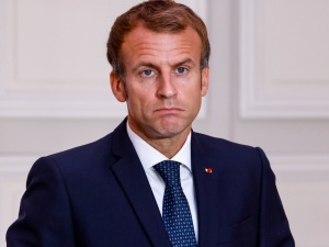 [VIDEO] Prezydent Francji został uderzony jajkiem podczas wizyty w Lyonie