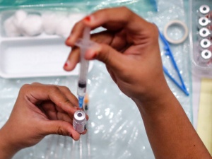 Szwecja wstrzymuje szczepienia Moderną dla osób urodzonych w 1991 roku i później. Podano powód