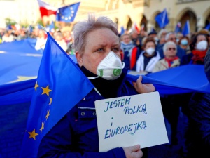 [VIDEO] Demonstracja w Krakowie. Do hymnu! i... włączają Odę do radości