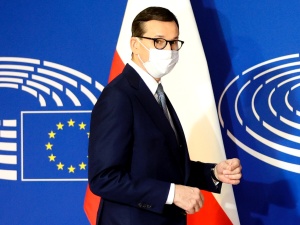 Politico: Brudna prawda o walce UE z Polską. „Jest nie do wygrania”