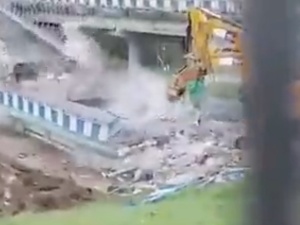 Katastrofa budowlana w Koszalinie! Runął wiadukt. Trwa akcja służb [WIDEO]